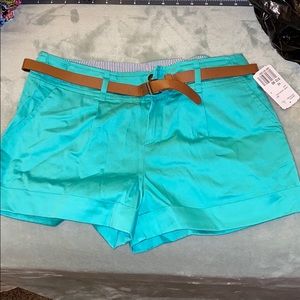 Shorts with pockets and belt